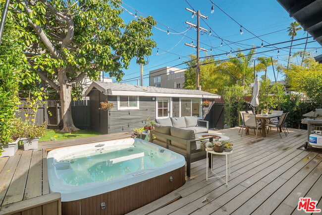 Building Photo - 2012 Linden Ave