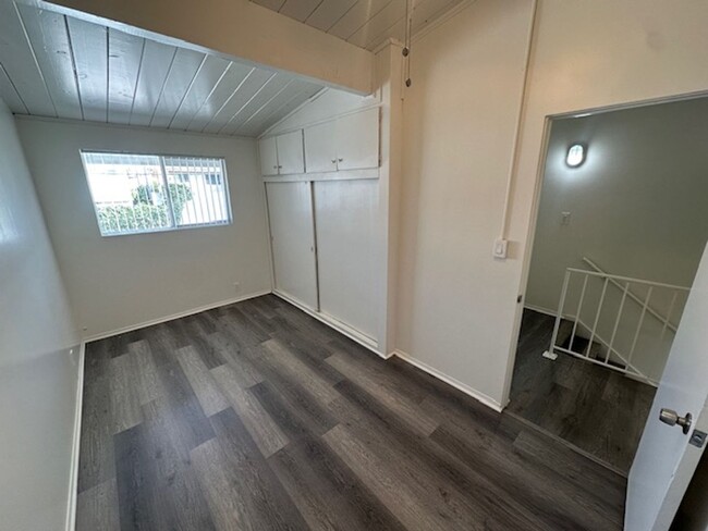 Building Photo - Charming 2-Bedroom Townhouse in the Heart ...