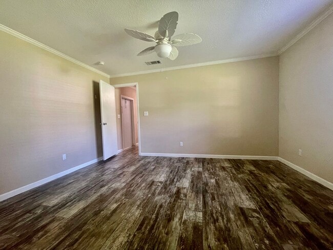 Building Photo - Quiet 3/2