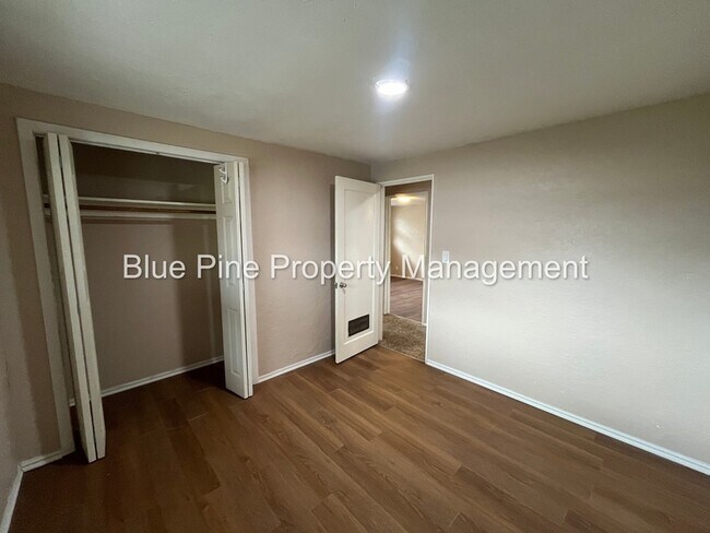 Building Photo - 1080 Halsey St