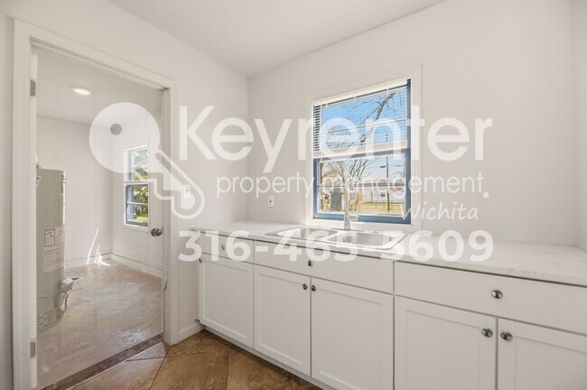 Building Photo - 2322 S Emporia St