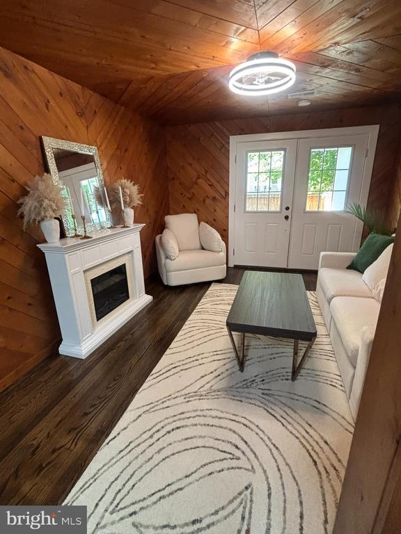 Building Photo - 310 Frazer Pl