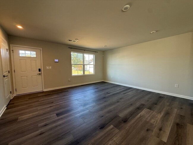 Building Photo - 4 Bedrooms, 2.5 Bathrooms - Home in Armuchee!