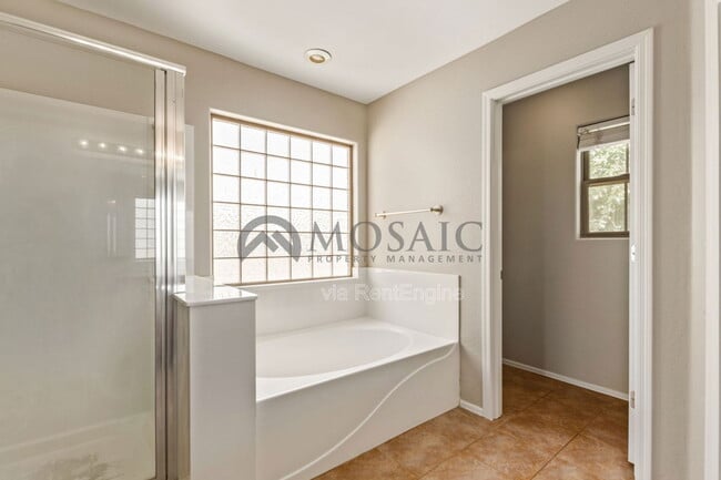 Building Photo - 4540 E Los Alamos St