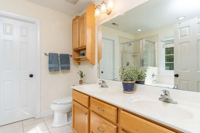 Building Photo - Gorgeous 4BD, 2.5BA Apex Home in an HOA Community with Amenities & Near Shopping, Dining, and Int...