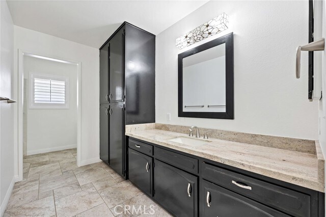 Building Photo - 41363 Plumrose St