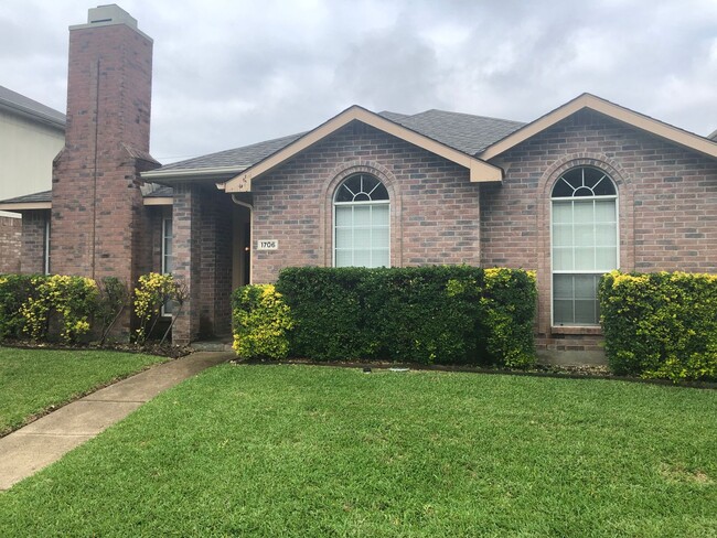 Primary Photo - Lovely home in Villages of Valley Creek!