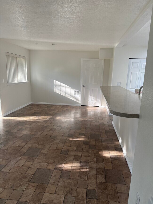 Building Photo - 22855 E Country Vista Dr