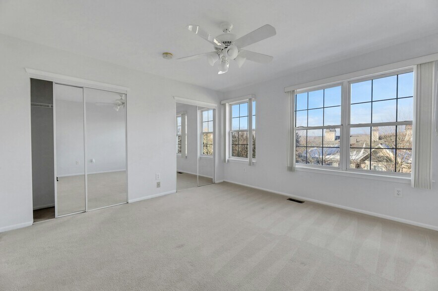 Building Photo - 2198 Kent Ct