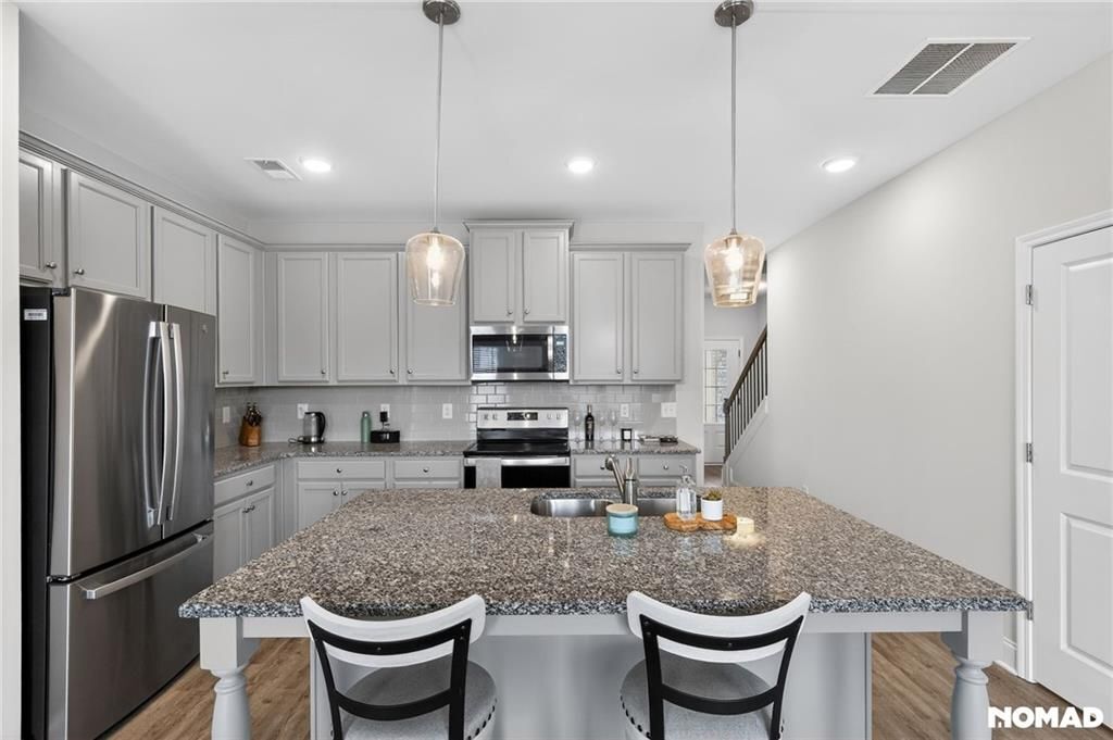 Building Photo - 110 Greenview Ct