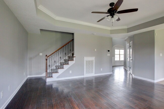 Building Photo - --AVAILABLE NOW! MOVE-IN READY!!!
