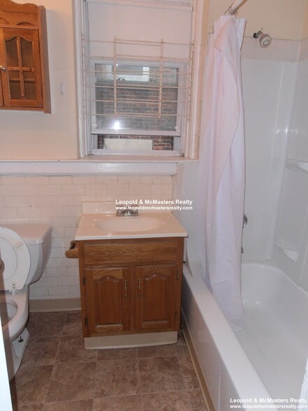 Building Photo - 16 Quint Ave