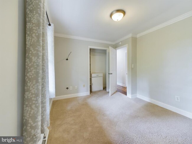 Building Photo - 2232 Aquia Dr