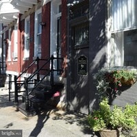 Building Photo - 106 N Market St