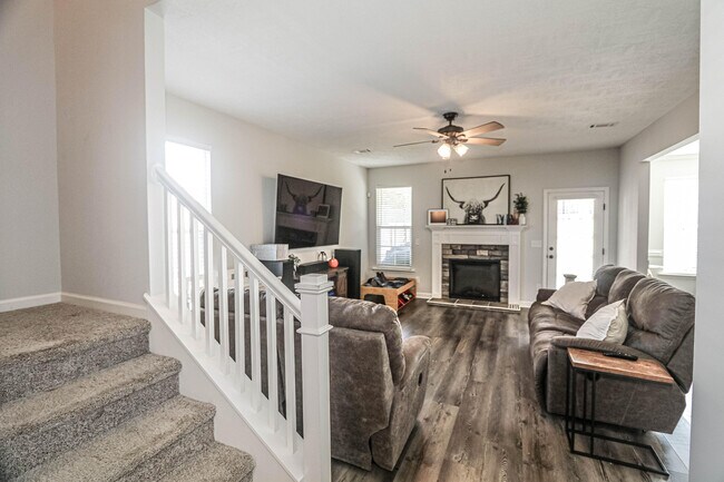 Building Photo - 550 Jensen Ln