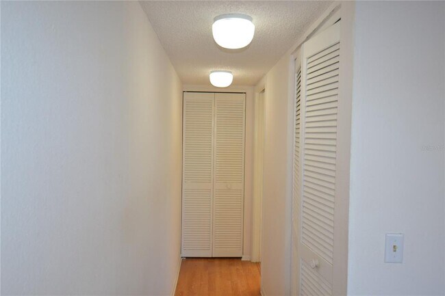 Building Photo - 209 Woodlake Wynde