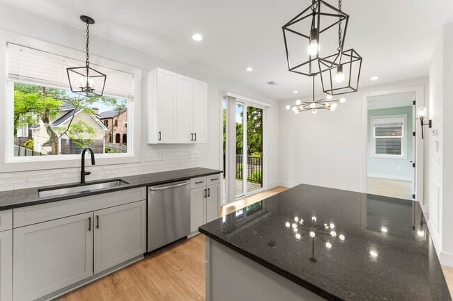 Building Photo - Medford Mews, Carriage House 317