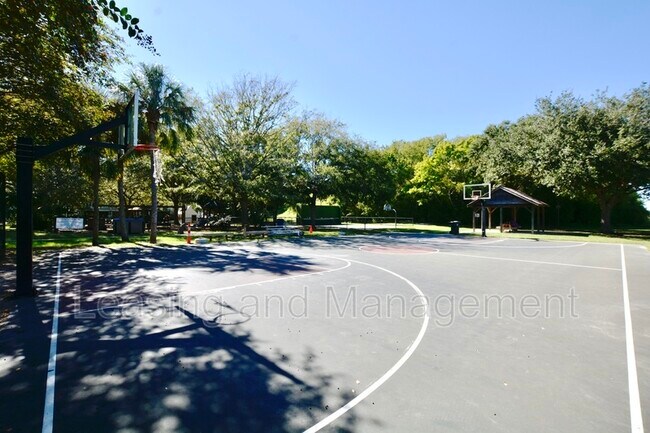 Building Photo - 2057 Middle St