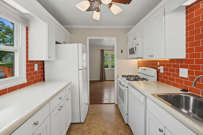 Building Photo - Spacious 3-Bedroom, 2-Bath Home for Rent in Urbana