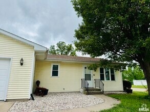 Building Photo - 120 Como Ln