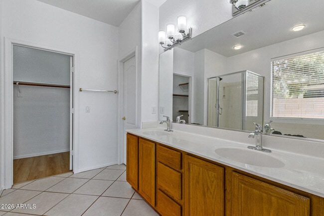 Building Photo - 6211 W Wickieup Ln