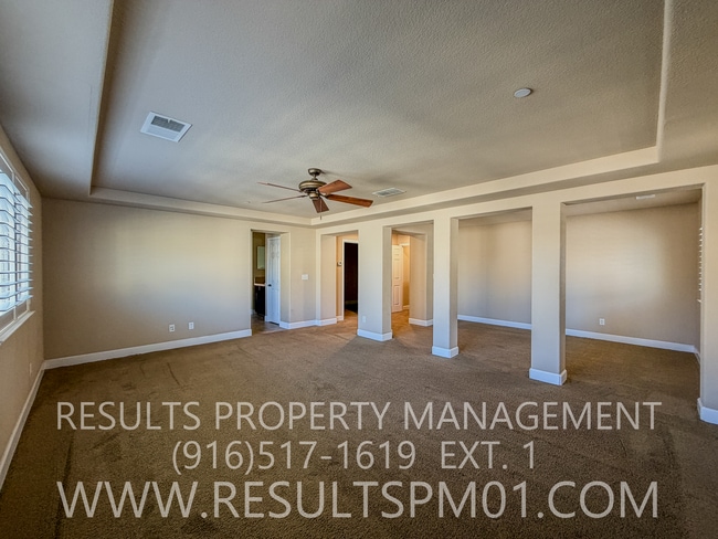 Building Photo - Elegance and spacious Mini Mansion