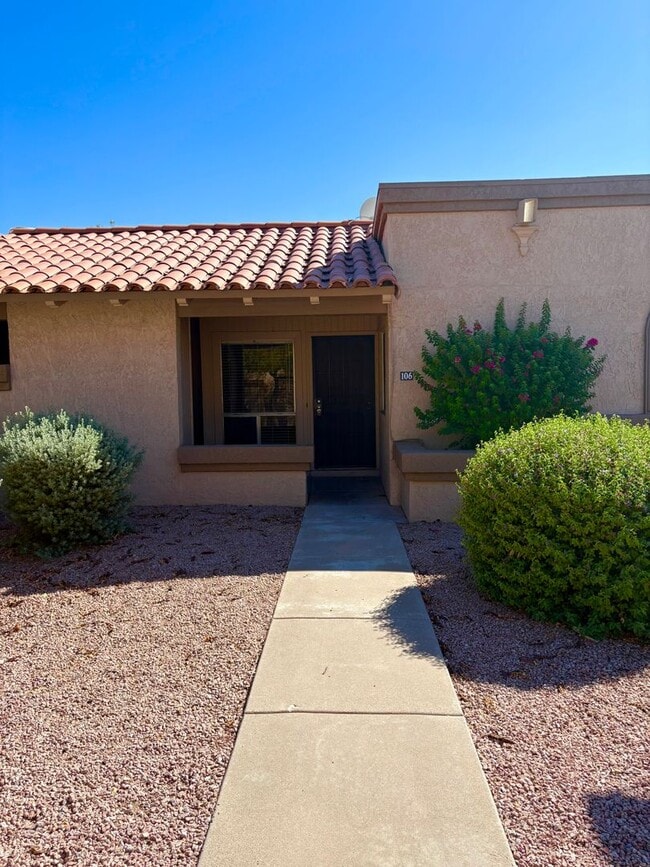 Building Photo - **CHARMING 2 BEDROOM/2 BATHROOM PATIO HOME...