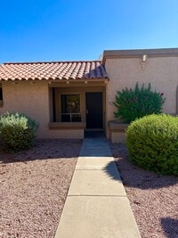 Building Photo - **CHARMING 2 BEDROOM/2 BATHROOM PATIO HOME...