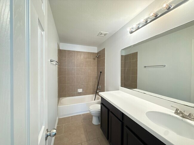Building Photo - 4127 Longmont Hills Ln