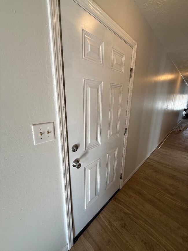 Building Photo - 1016 Jane St