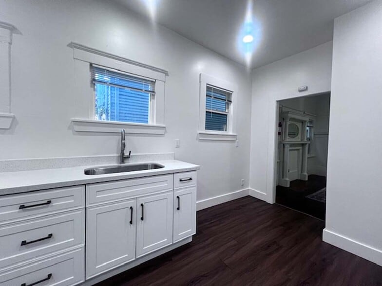 Building Photo - 1301 Adeline St