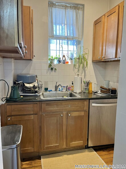 Building Photo - 16 Copenger St