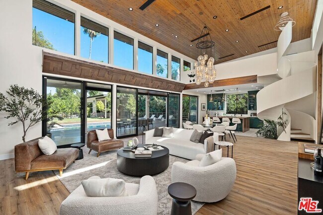 Building Photo - 5922 Oakdale Ave