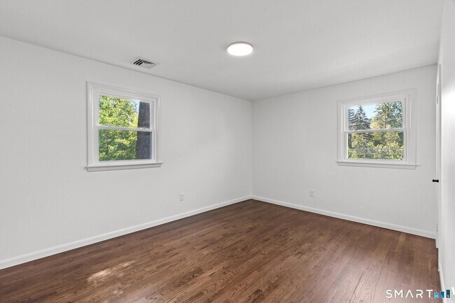 Building Photo - 36 Fuller Dr