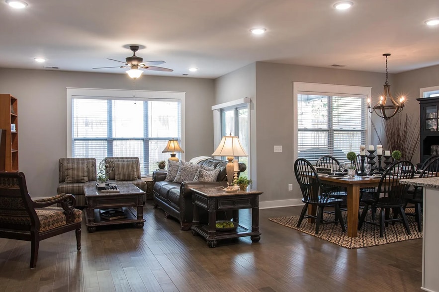 Building Photo - 304 Spring St