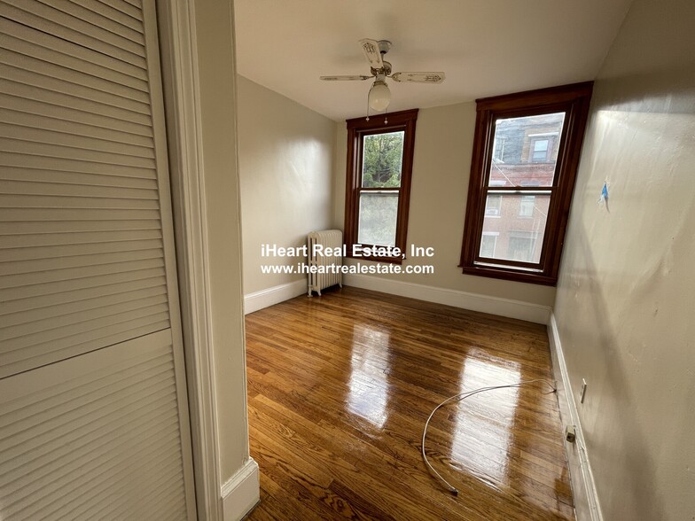 Building Photo - 338 K St