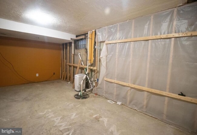 Building Photo - 214 Sulky Way