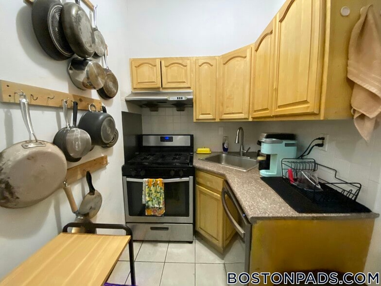 Building Photo - 129 Cedar St