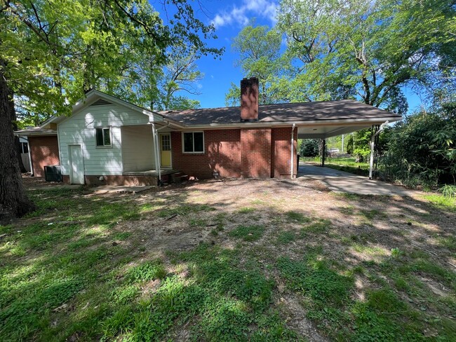 Building Photo - Very spacious home for rent
