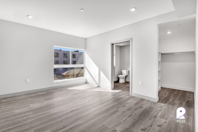 Building Photo - 7040 Woodman Ave