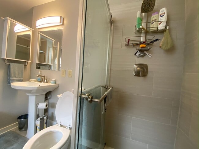 Building Photo - 1 Bed, 1 Bath Home on Silver Lake Available For Rent