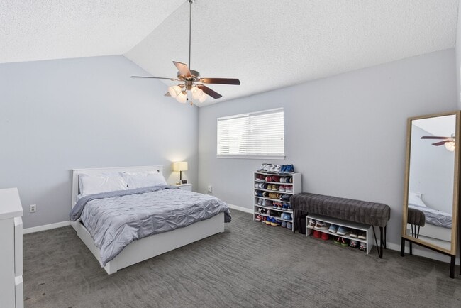 Building Photo - 1011 Fountain View Dr