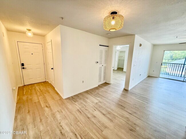 Building Photo - 940 Village Trail