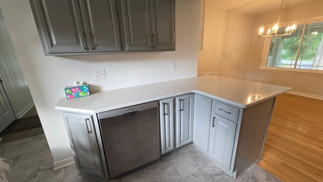 Building Photo - 675 Verdant Dr