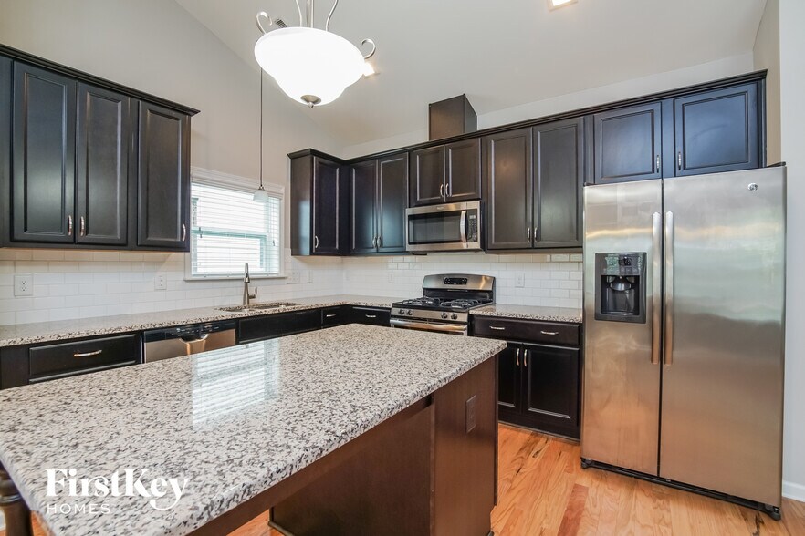 Building Photo - 214 Lakemont Dr