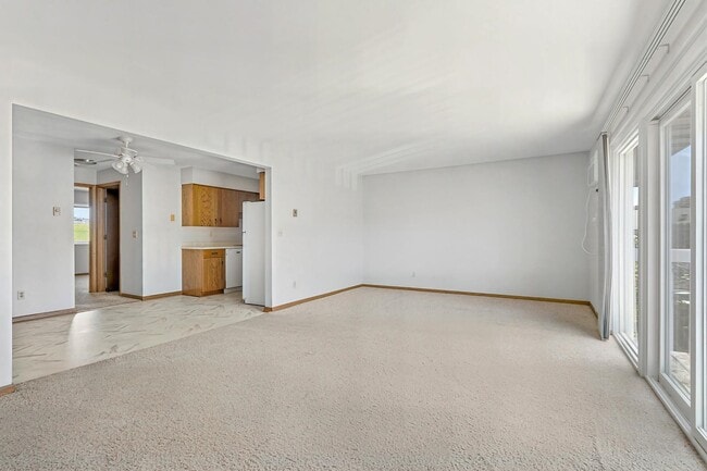 Building Photo - 16 W Klubertanz Dr