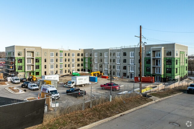Building Photo - 120 on Oak