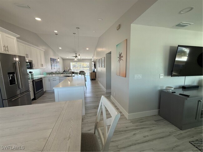 Building Photo - 834 Gulf Pavillion Dr