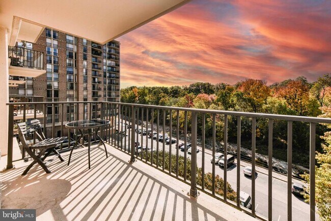 Building Photo - 4600 S Four Mile Run Dr
