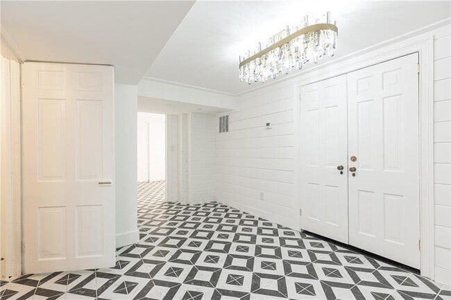 Building Photo - 200 W Paces Ferry Rd NW